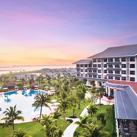 Melia Vinpearl Cua Hoi Beach Resort Кыало Экстерьер фото